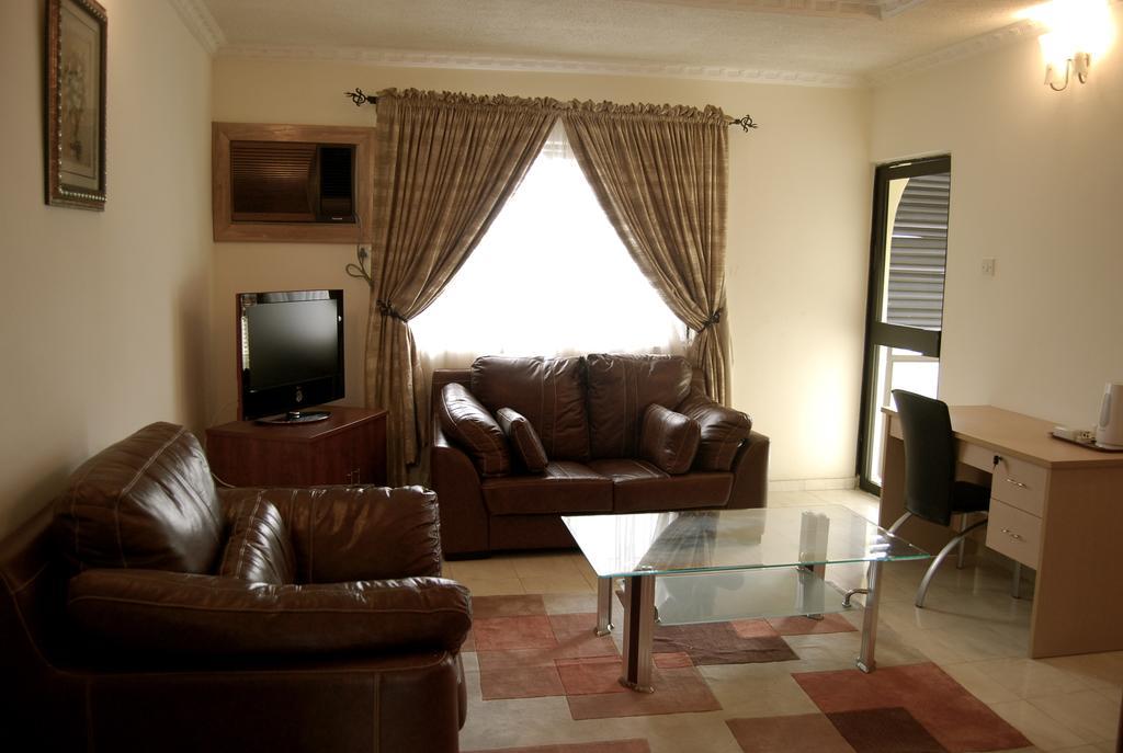 The Habitat Suites International Лаґос Номер фото