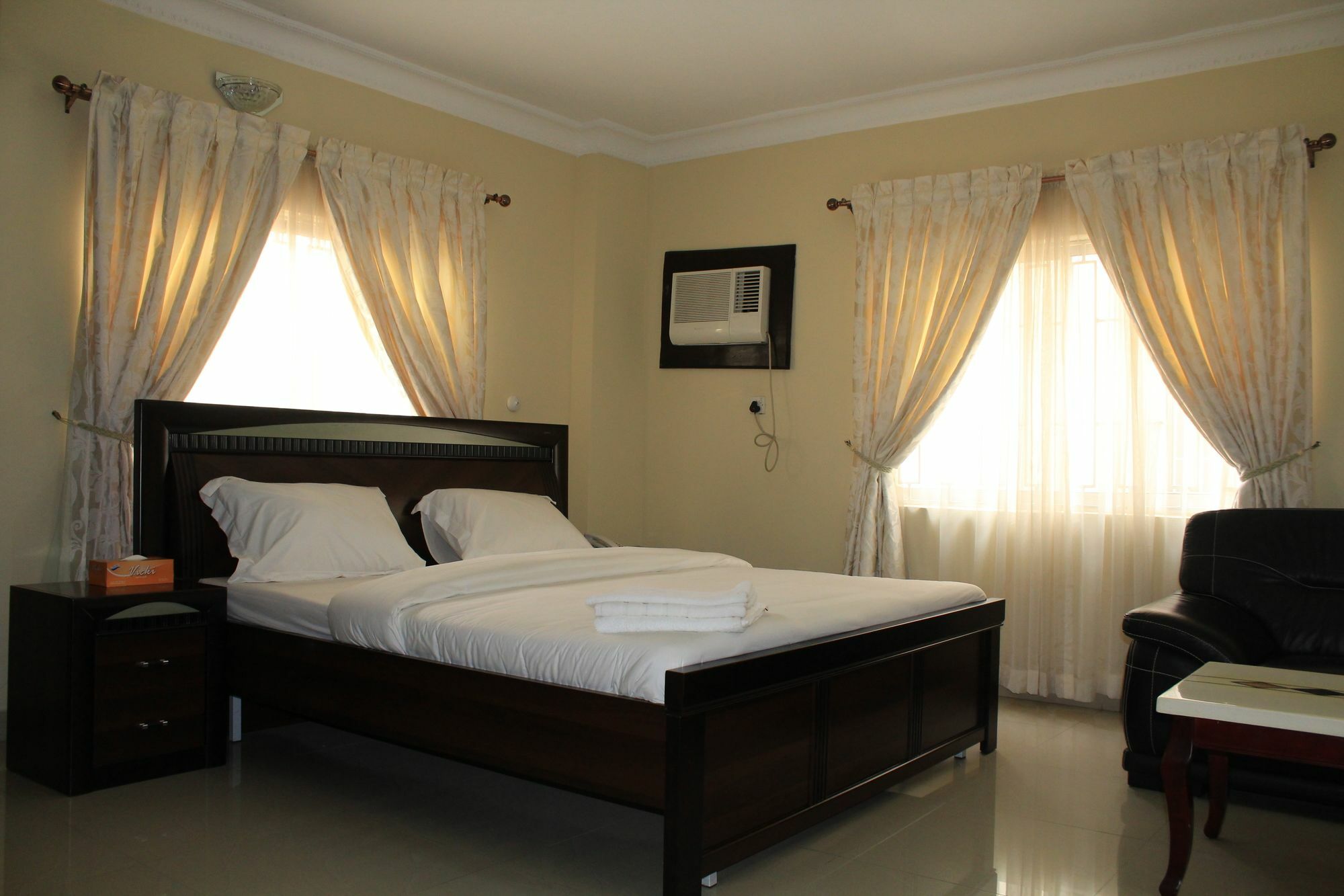 The Habitat Suites International Лаґос Екстер'єр фото